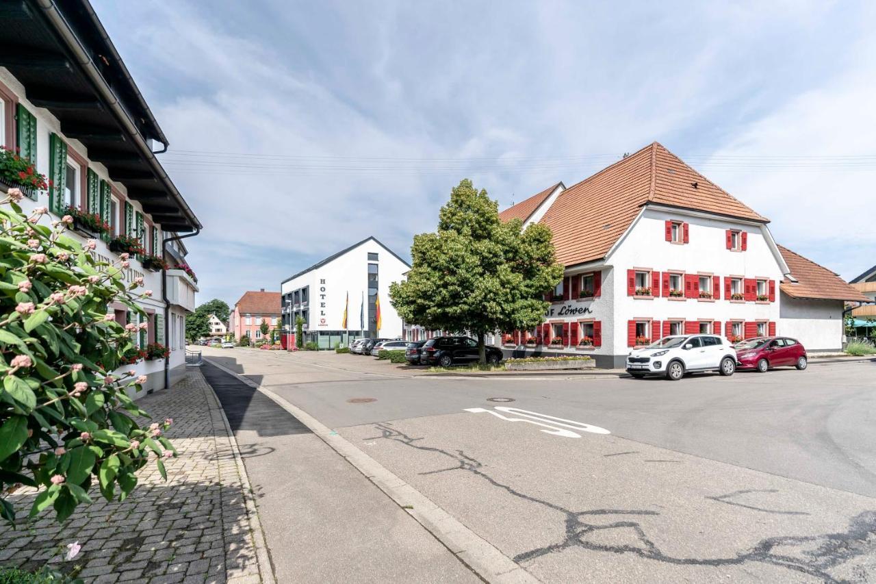 Hotel & Gasthaus Loewen Waldkirch Esterno foto
